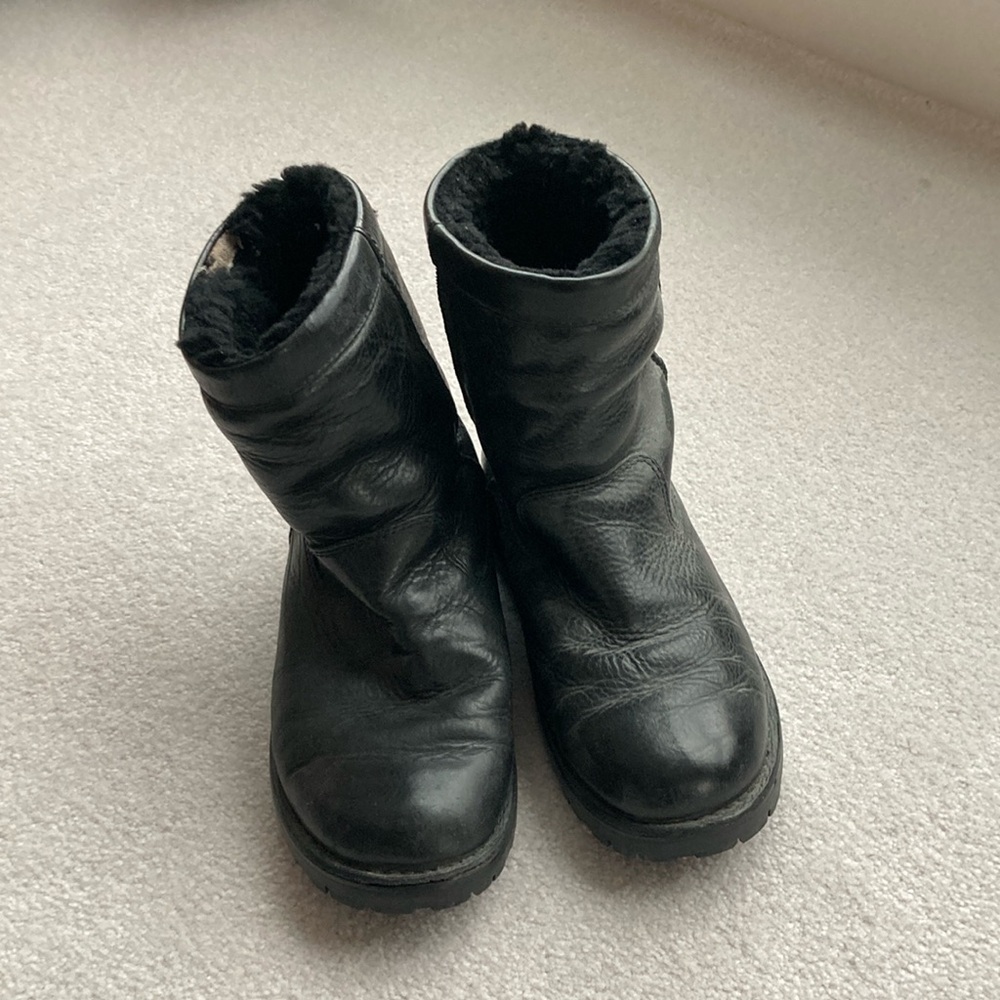 UGG men’s size 8 Sherpa lines leather boot